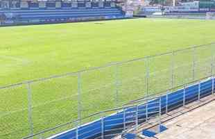 O estádio Zama Maciel, em Patos de Minas, pertence à URT. Atualmente, a capacidade de público é de 5.500 torcedores.