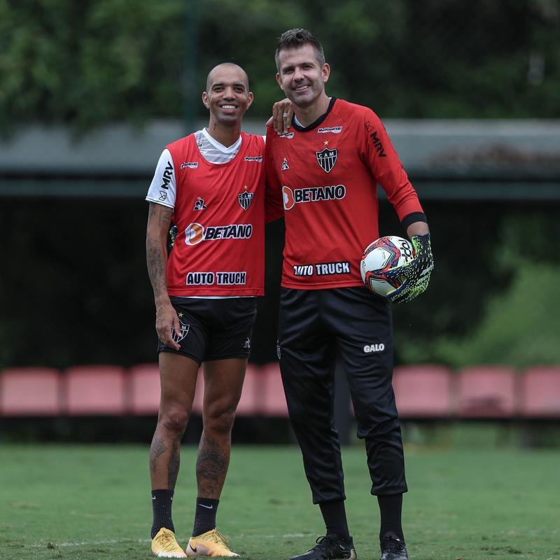 Fotos do treino do Atltico neste sbado, o ltimo de Victor no clube