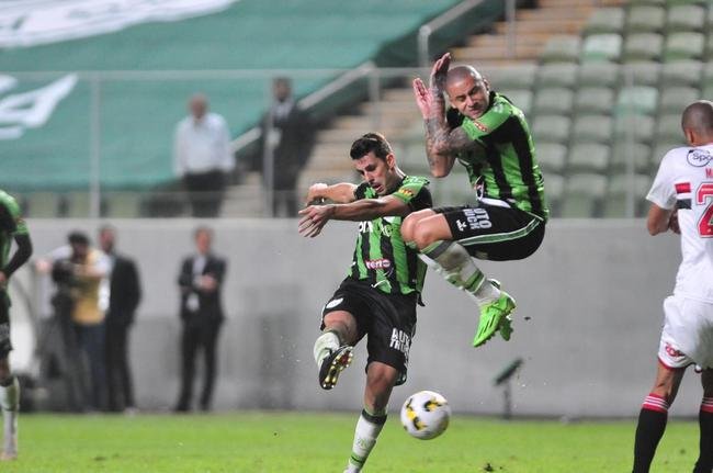 Fotos da partida entre Amrica e So Paulo, nesta quinta-feira (18), no Independncia, em Belo Horizonte, pelas quartas de final da Copa do Brasil.