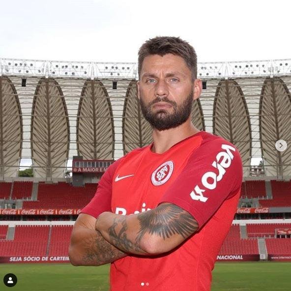 O Internacional anunciou a contratao do atacante Rafael Sobis