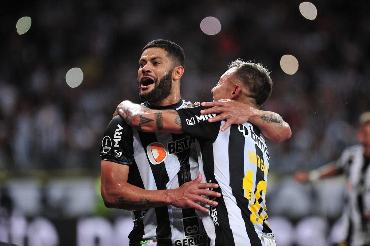 Festa da torcida do Atltico com a vitria por 1 a 0 sobre o Emelec, no Mineiro, pelas oitavas de final da Copa Libertadores; gol de Hulk, em cobrana de pnalti