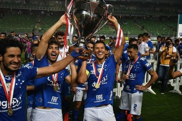 Fotos da festa do Cruzeiro aps a conquista do bicampeonato mineiro sobre o Atltico