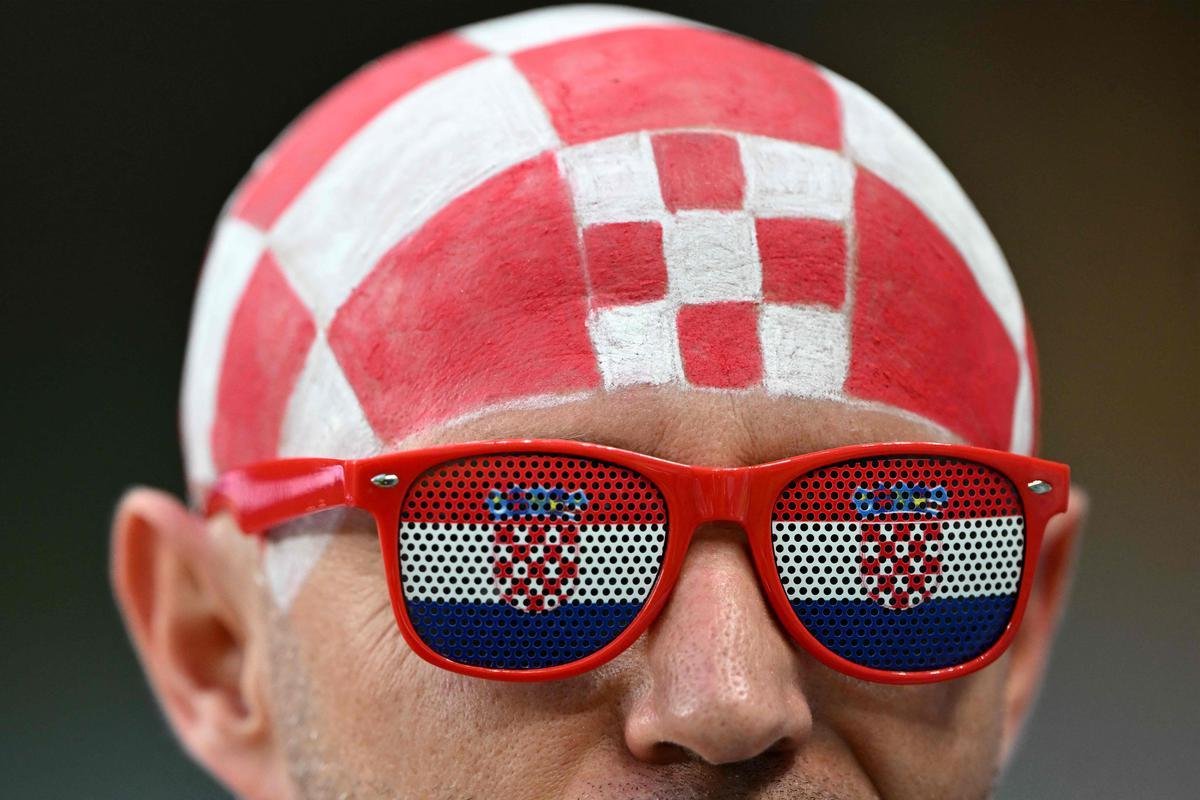 Torcida coloriu o Estdio Al Janoub, no Catar, para acompanhar a partida entre Japo e Crocia, pelas oitavas de final