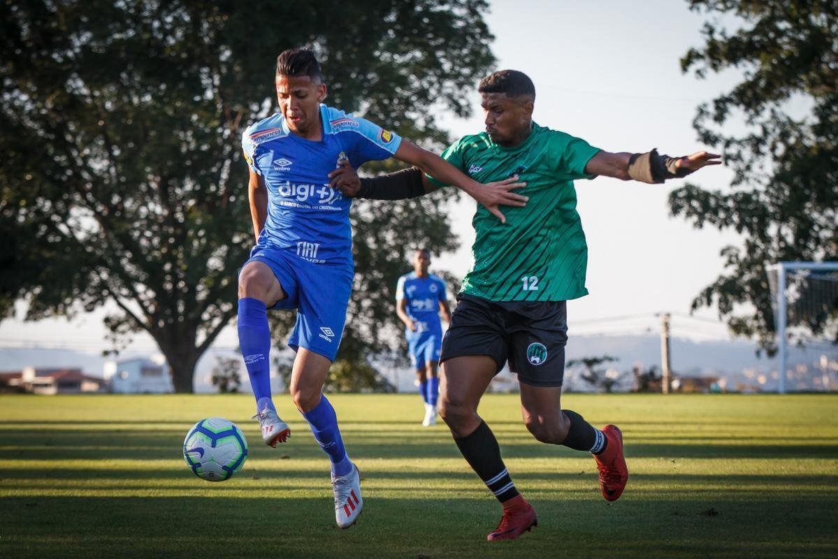 Fotos da vitria do Cruzeiro sobre o Inter de Minas por 2 a 0, neste sbado, na Toca da Raposa 2