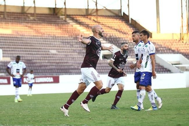 Ferroviria venceu com trs gols de Michel, dois de Welinton Torro (ex-Cruzeiro), um de Bruno Xavier, um de Tony (ex-Amrica) e um de Jhoninha