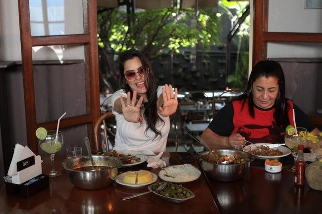 Na primeira vez de Larissa Riquelme em Belo Horizonte, levamos a modelo e apresentadora paraguaia para um verdadeiro banquete de pratos tpicos da culinria mineira. E ela adorou!