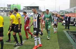 No primeiro tempo, Atltico abriu 3 a 1 no placar, com gols de Luan e Ricardo Oliveira (2)
