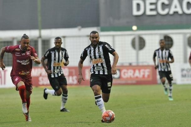 Veja imagens do duelo entre Atltico x Guarani de Divinpolis