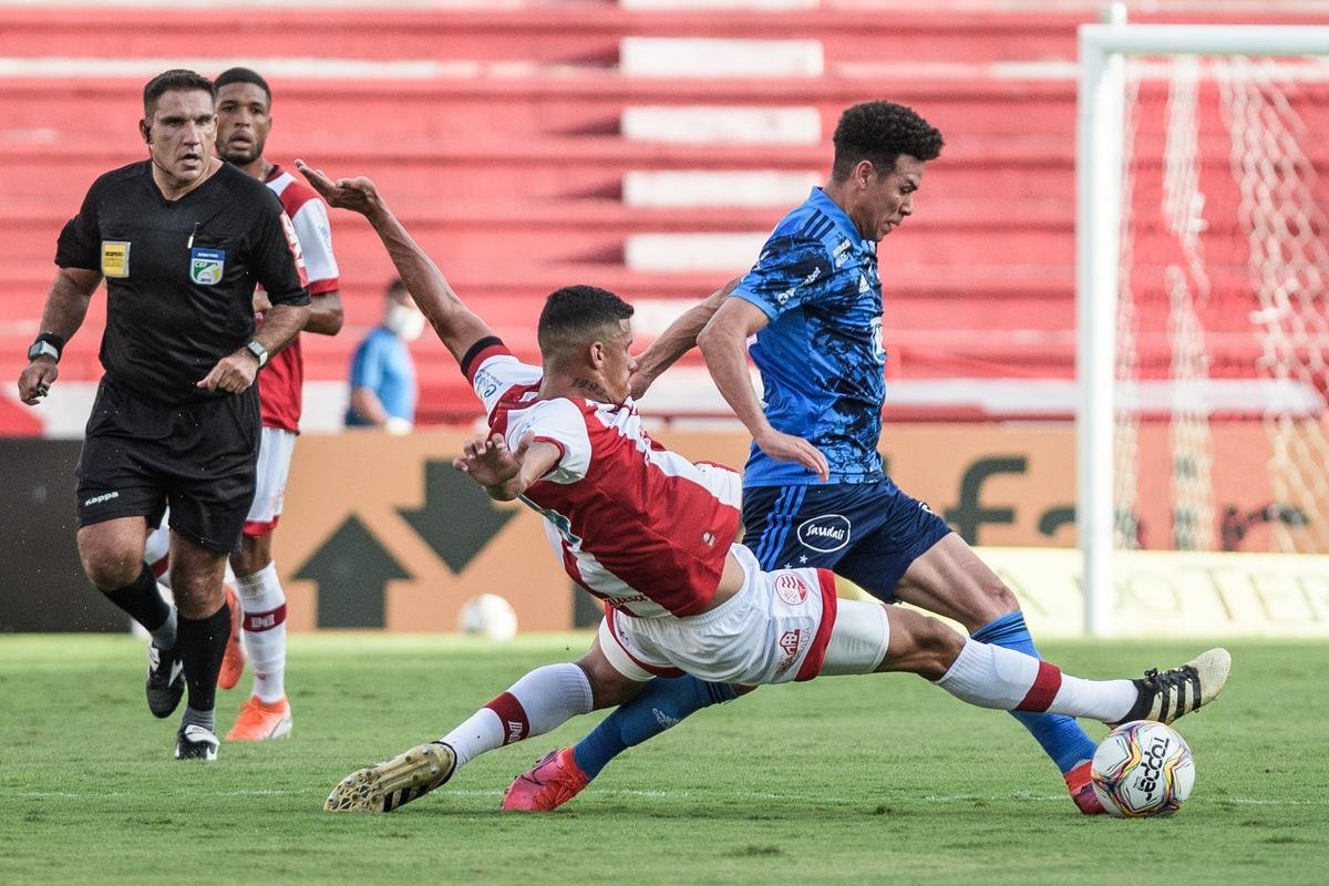 Fotos da partida entre Náutico e Cruzeiro, pela Série B