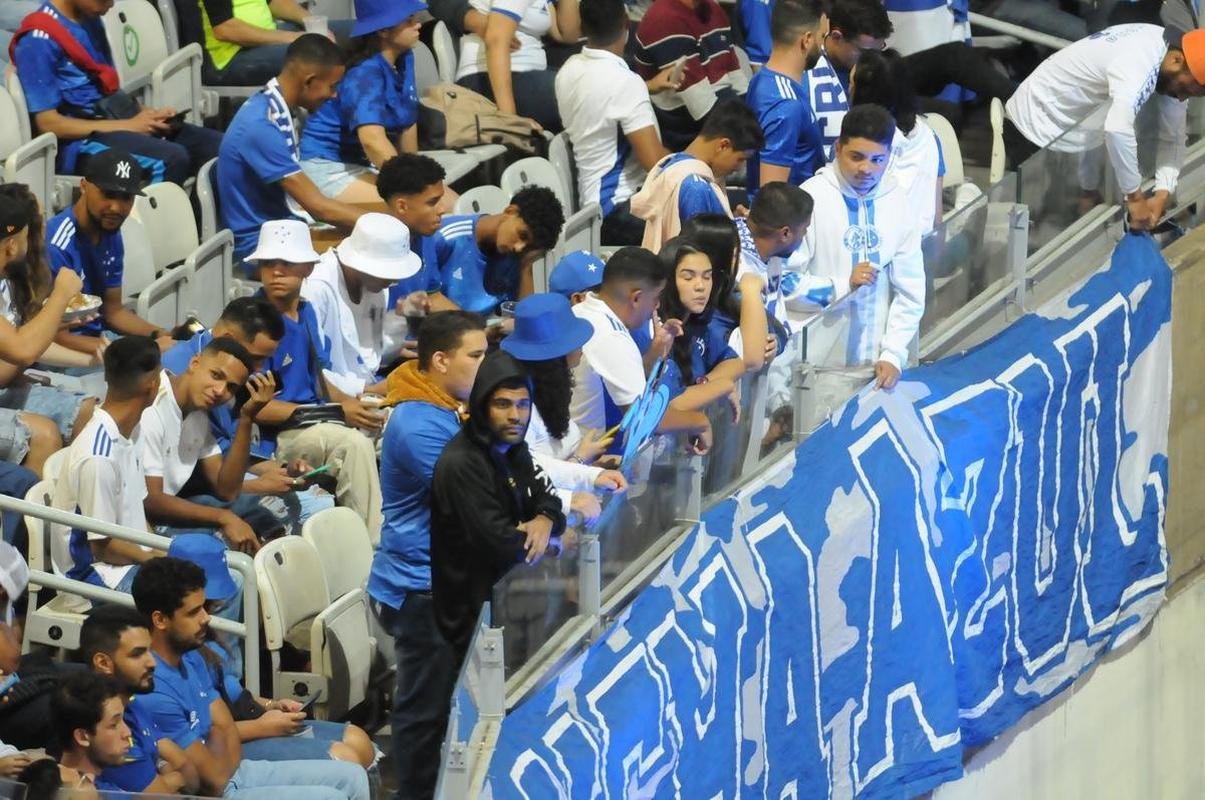 Fotos da torcida do Cruzeiro na partida de volta das oitavas de final da Copa do Brasil, contra o Fluminense, no Mineiro (Juarez Rodrigues/EM/DAPress)