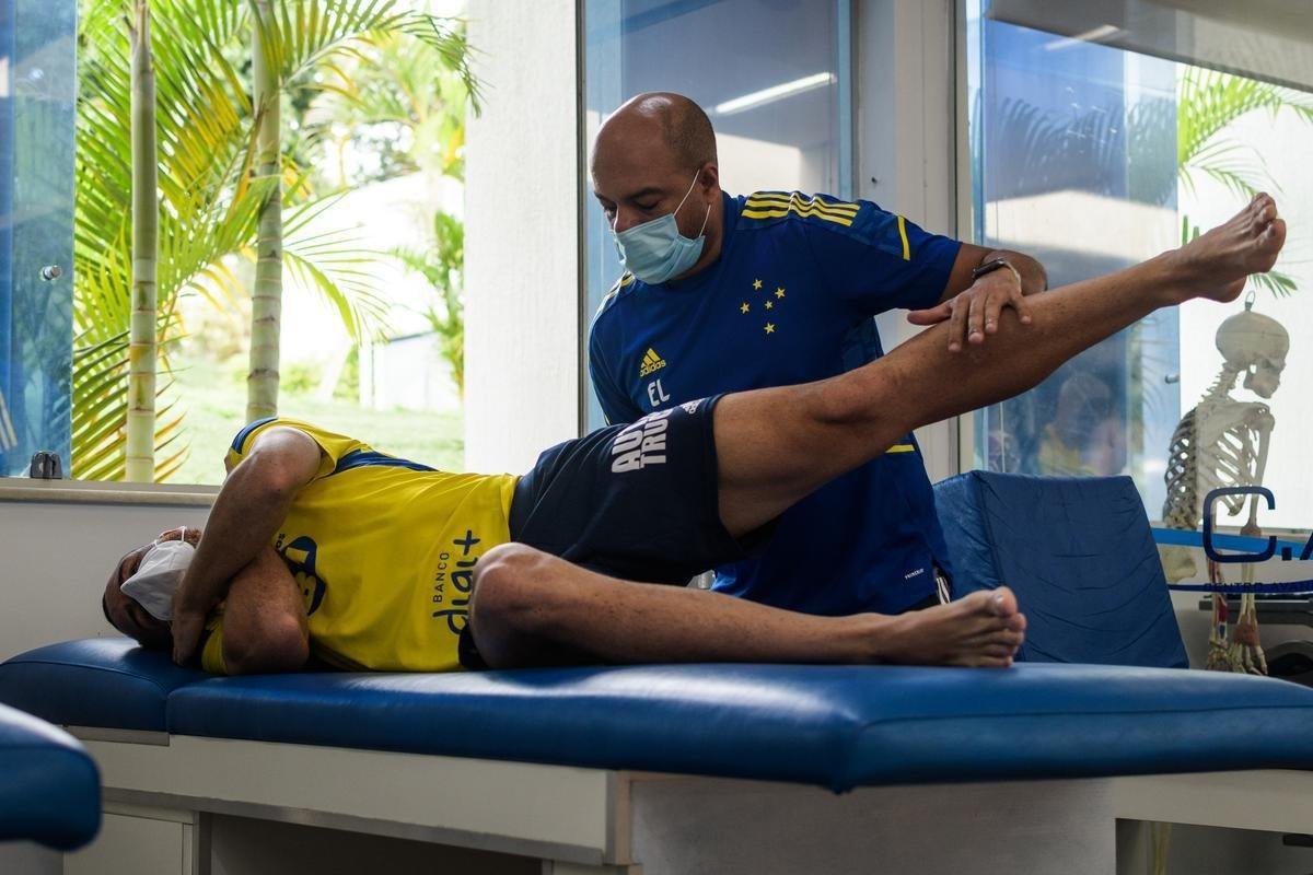 Fotos do primeiro dia de trabalho do Cruzeiro em 2022 na Toca da Raposa II