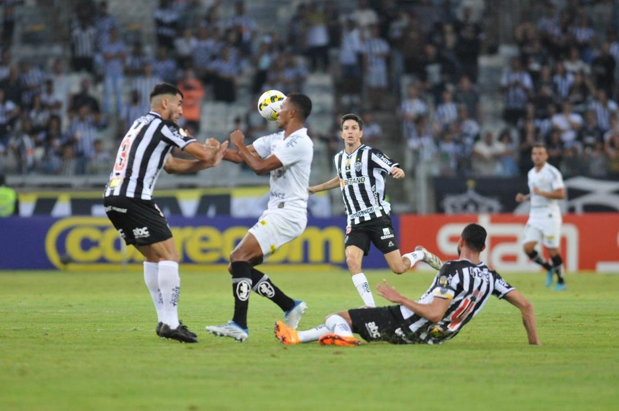 Fotos do jogo entre Atltico e Santos, no Mineiro, em Belo Horizonte, pela 11 rodada do Campeonato Brasileiro