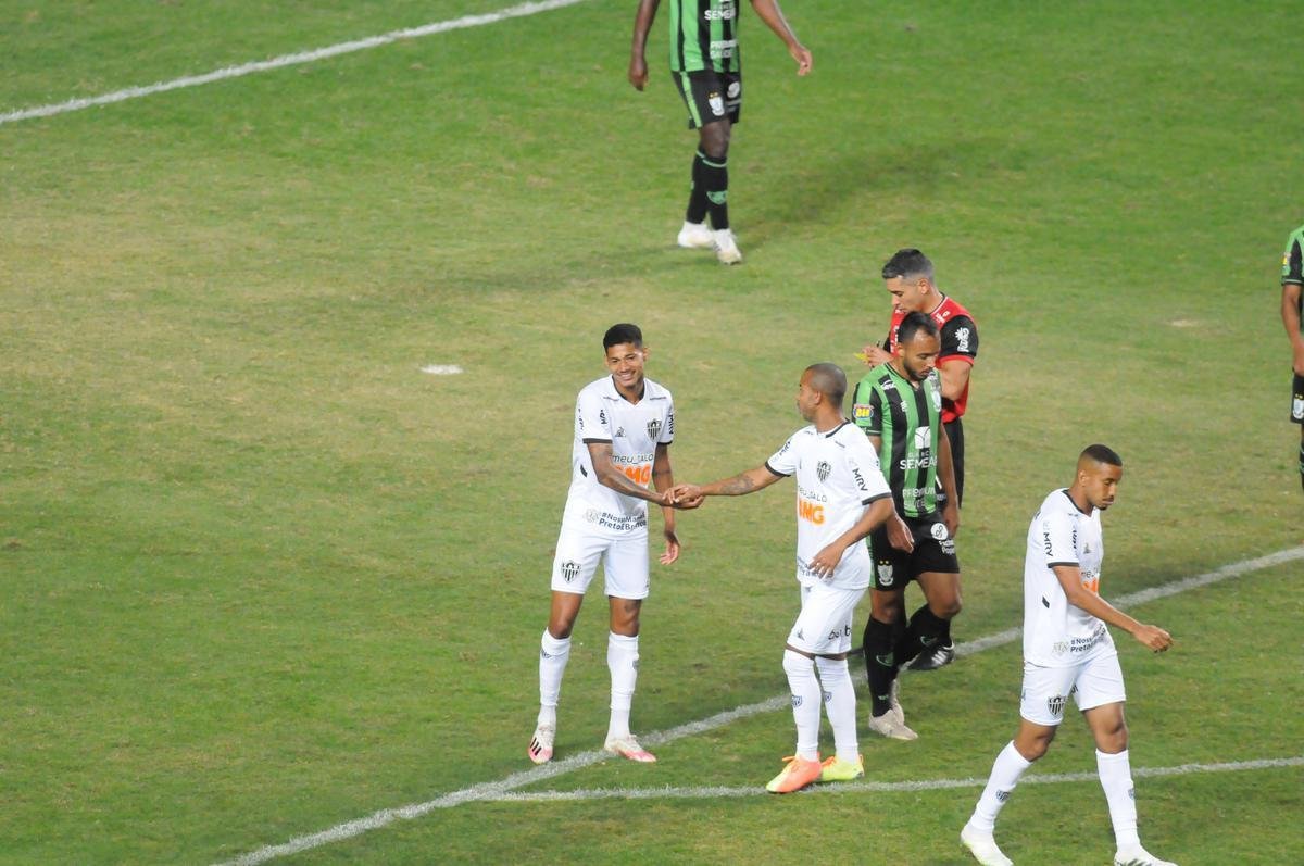 Marrony ampliou e fez 2 a 0 para o Atltico no segundo tempo