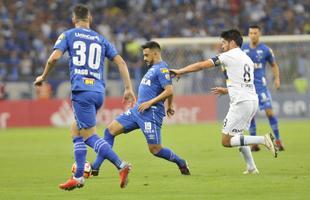 Lances do primeiro tempo de Cruzeiro e Boca Juniors, no Mineiro, pela Copa Libertadores