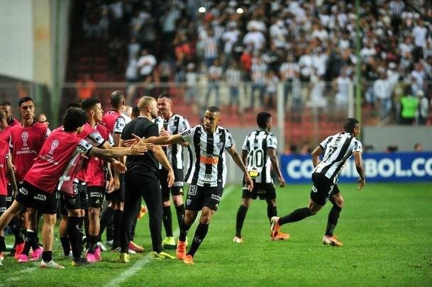 Lances do primeiro tempo de Atltico x La Equidad, no primeiro tempo