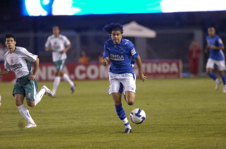 Gerson Magro atuou na lateral esquerda do Cruzeiro em 2008 e 2009. Foi campeo mineiro em 2009 e vice-campeo da Copa Libertadores.