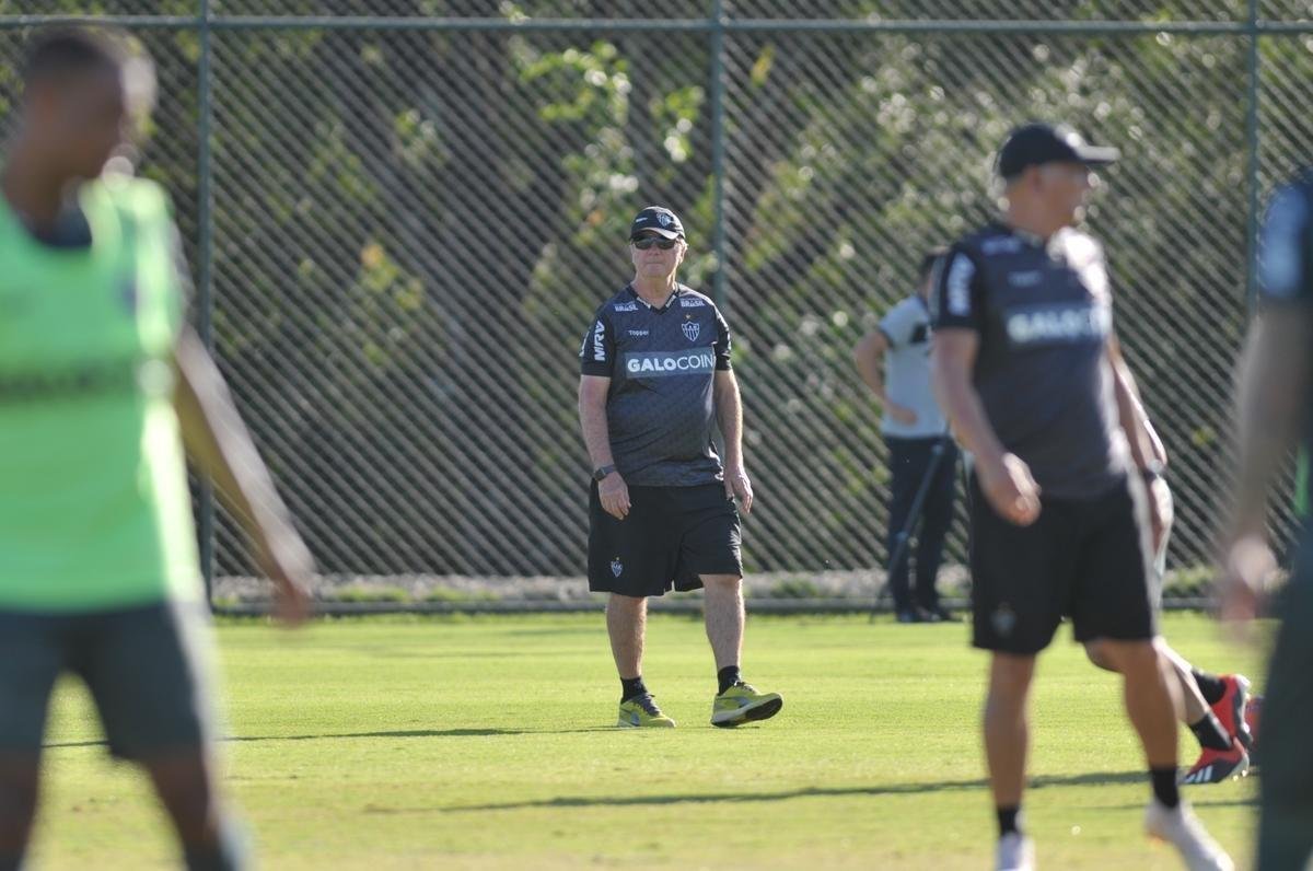 Veja fotos do treino do Atltico