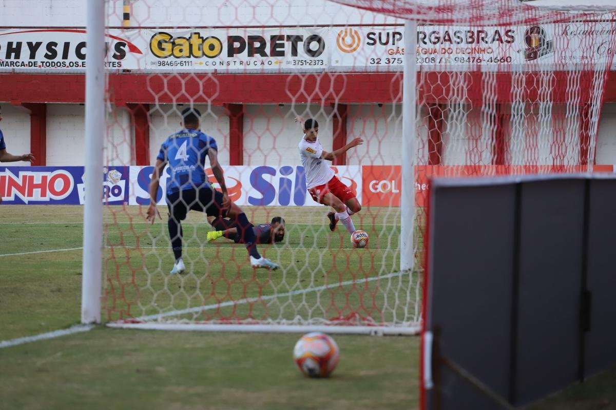 Com trs gols de Rubens e um de Maycon Douglas, Tombense goleou So Jos-SP por 4 a 0, pela segunda rodada do Grupo B da Srie C