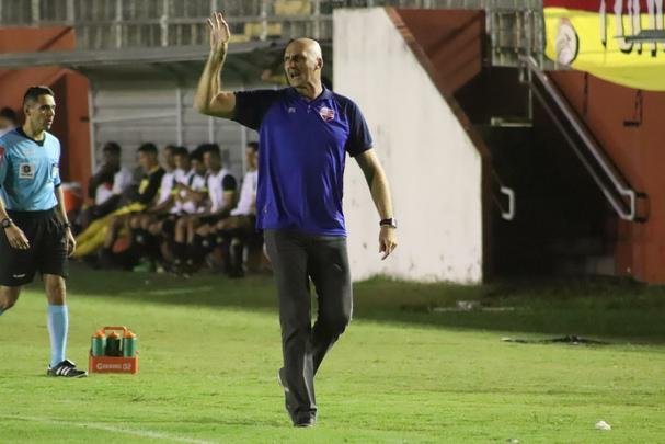 Com o resultado, o Alvirrubro precisar vencer, de qualquer jeito, o Sampaio Corra, na prxima rodada, nos Aflitos 