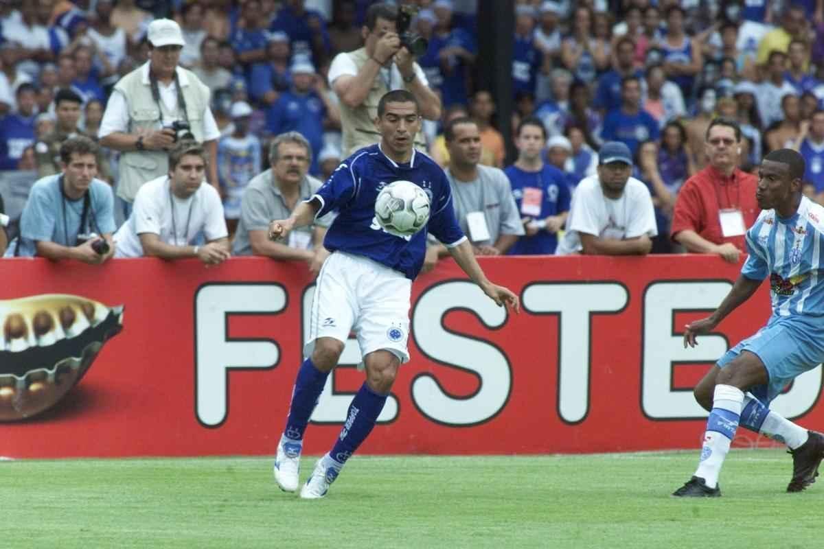 Em 30 de novembro de 2003, Cruzeiro derrotou o Paysandu por 2 a 1, no Mineiro, pela 44 rodada, e confirmou o ttulo brasileiro de forma antecipada. Zinho, no primeiro tempo, e Mota, no segundo, marcaram os gols celestes. Aldrovani descontou para o Papo. Depois do apito final, uma grande festa tomou conta do gramado e das arquibancadas. 