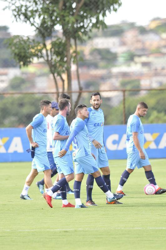 Mano Menezes montou Cruzeiro que deve encarar o Villa Nova no sbado e promoveu trs mudanas em relao ao ltimo jogo: Murilo entrou na vaga de Leo, Egdio no lugar de Marcelo Hermes e Robinho deu lugar a Ariel Cabral