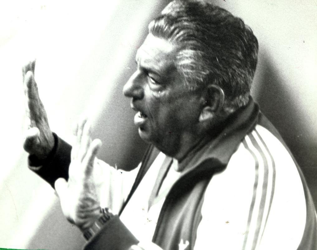 Fotos da carreira do polmico tcnico Yustrich, o Homo