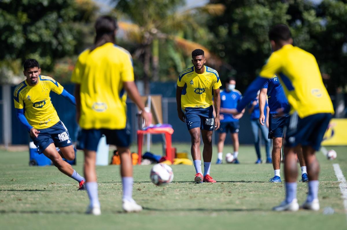 Cruzeiro precisa vencer o Amrica por dois gols de diferena para ir  final do Mineiro 