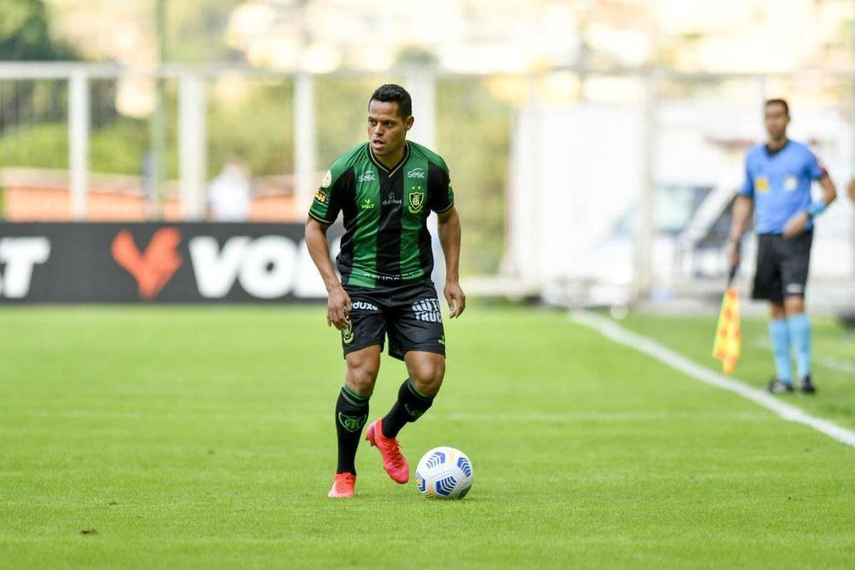 Joo Paulo - lateral-esquerdo do Amrica