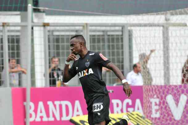 Galo saiu na frente, com Hyuri, mas levou virada do Tricolor. Maicon e Gilberto fizeram para o So Paulo