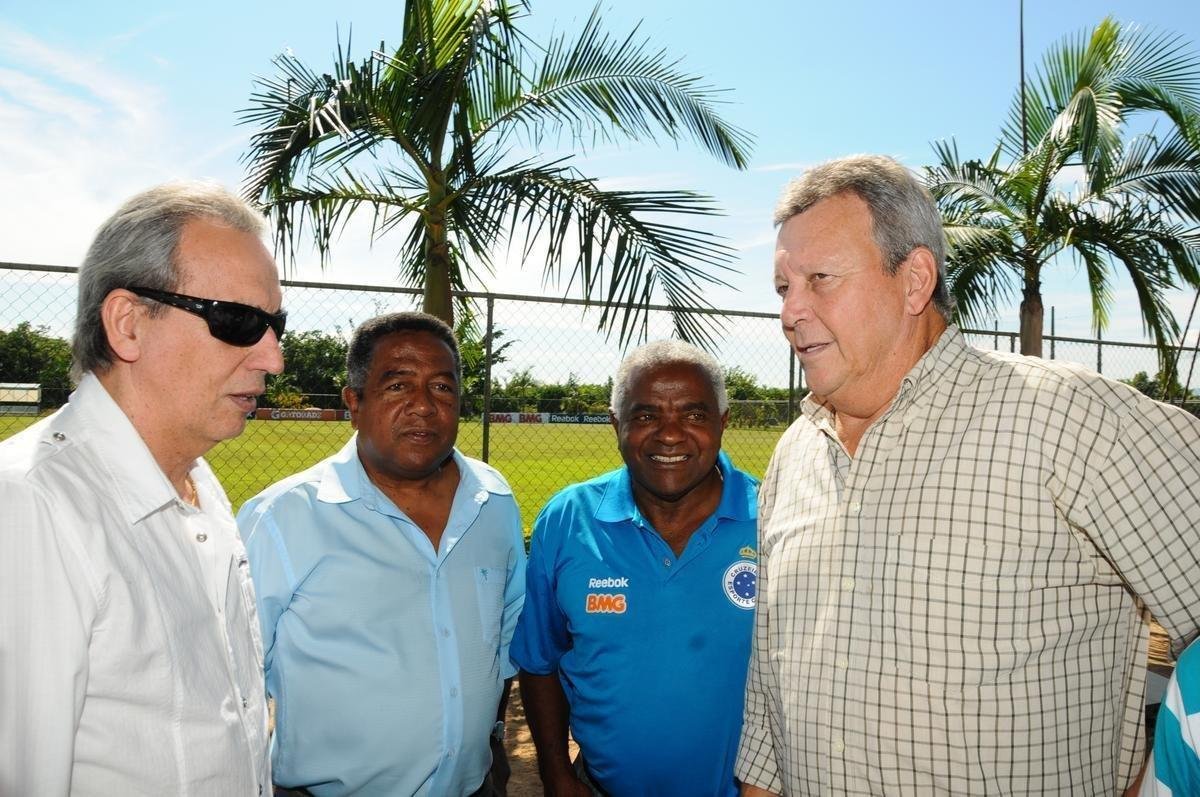 Imagens do ex-jogador do Cruzeiro Z Carlos