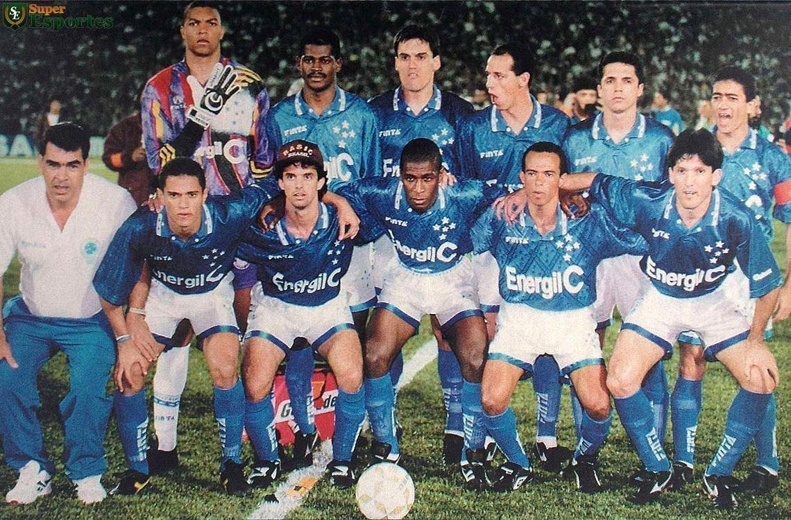 Cruzeiro campeão da Copa do Brasil de 1996 sobre o Palmeiras. Time da foto conta com Dida, Vitor, Gelson Baresi, Célio Lúcio, Fabinho e Nonato; Marcelo Ramos, Palhinha, Cleison, Ricardinho e Roberto Gaúcho.