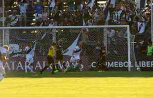 Fotos do primeiro tempo do jogo entre Danubio e Atltico, em Montevidu, pela segunda fase da Libertadores