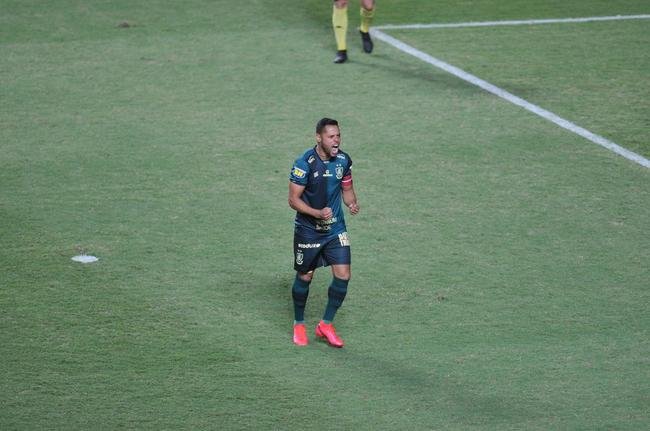 Amrica derrotou Ferrovirio por 3 a 2, nos pnaltis, aps 1 a 1 no tempo normal, e avanou  terceira fase da Copa do Brasil. Goleiro Matheus Cavichioli, com duas defesas nas penalidades, foi o grande heri do Coelho no Independncia, em Belo Horizonte.