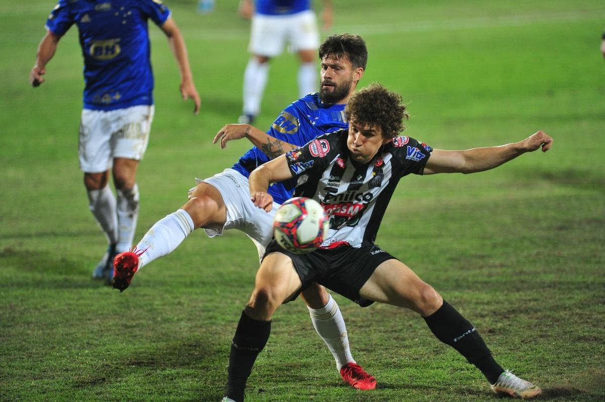 Cruzeiro teve gol anulado no fim, marcado por Marcelo Moreno, e acabou ficando no empate por 1 a 1 com o Operrio, na Arena do Jacar, em Sete Lagoas.
