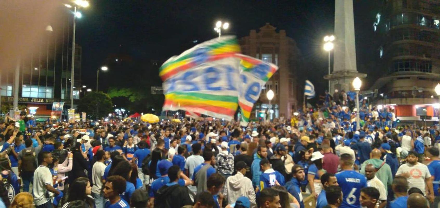 Festa do Cruzeiro na Praa 7 de Setembro, em Belo Horizonte, em comemorao ao acesso  Srie A do Campeonato Brasileiro de 2023