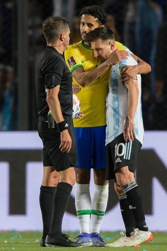 Sem Neymar, Brasil encarou a Argentina em clssco agitado pelas Eliminatrias