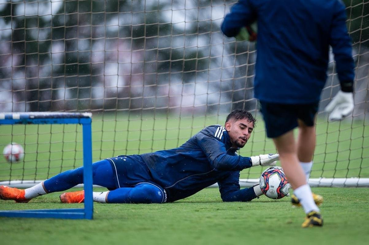Jogadores do Cruzeiro treinaram na manh deste domingo na Toca da Raposa II