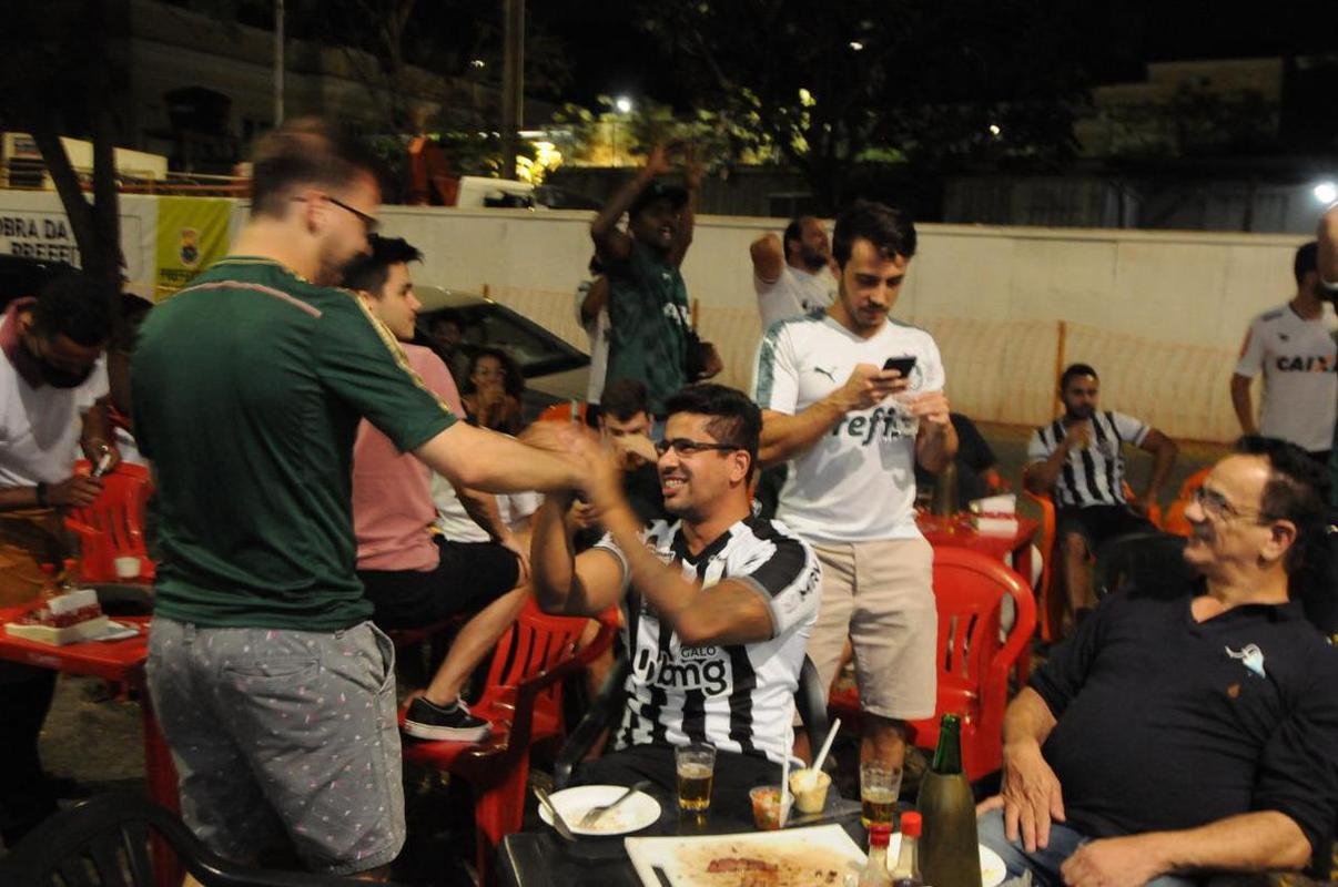 Torcedores do Palmeiras vibraram com a classificao  final da Libertadores aps empate com Atltico no Mineiro