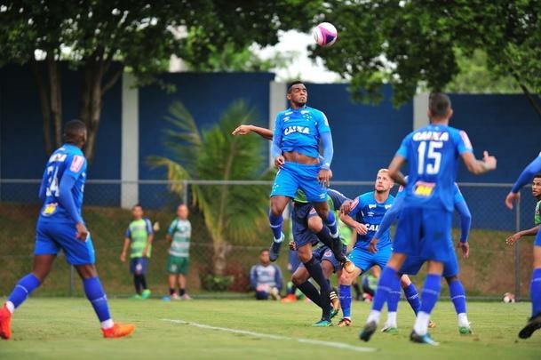 Imagens do jogo-treino entre Cruzeiro e Ipatinga, na Toca da Raposa II, nesta sexta-feira (12/01)