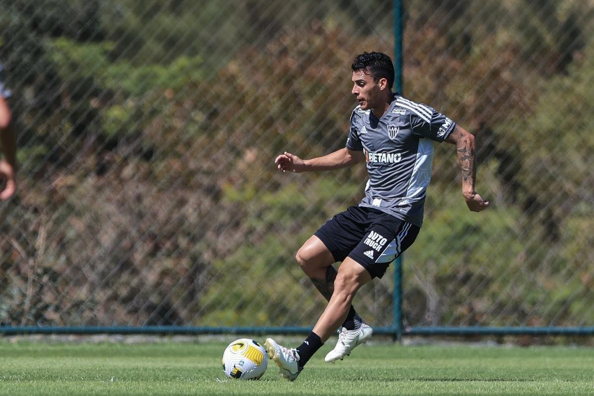 Nesta quinta-feira (28), o Atltico realizou o terceiro treino na Cidade do Galo aps o retorno de Cuca. Durante a atividade, o treinador conversou com o presidente do clube, Srgio Coelho.