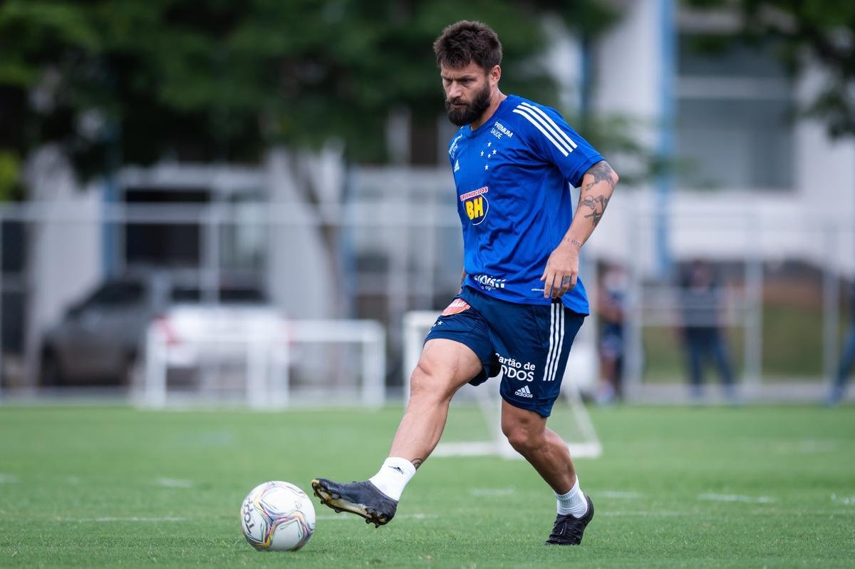 Imagens do primeiro dia de pr-temporada do Cruzeiro, na Toca da Raposa II