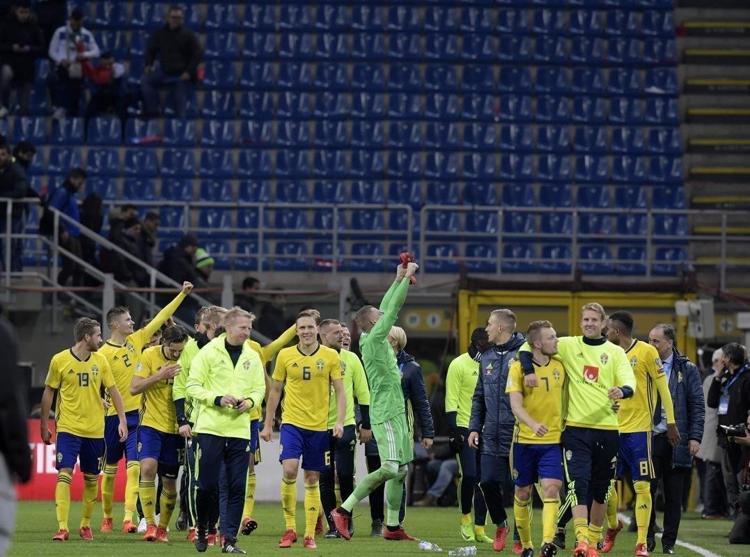 Festa da Sucia com a conquista da vaga na Copa de 2018 sobre a tradicional Itlia