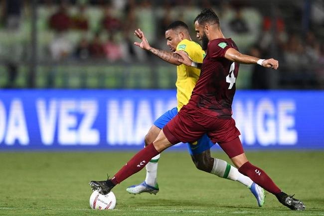 Em Caracas, Seleo Brasileira bateu a Venezuela de virada e manteve os 100%