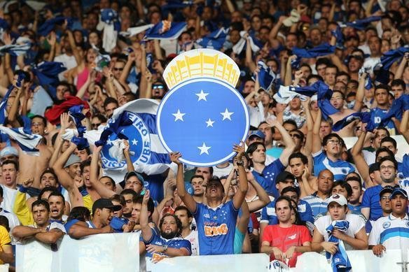 Imagens da torcida do Cruzeiro no clssico contra o Atltico