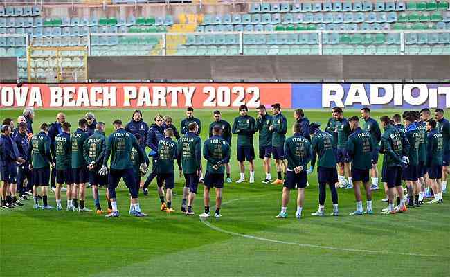 Seleção Italiana treina no Estádio Renzo Barbera, em Palermo, que terá 100% da capacidade liberada