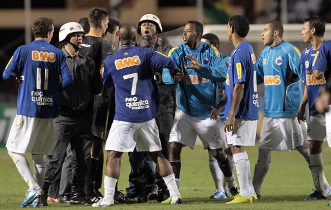 Corinthians x Cruzeiro: fotos do jogo no Pacaembu, em So Paulo, pela 35 rodada do Campeonato Brasileiro de 2010