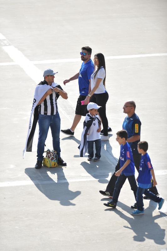 Torcedores de Cruzeiro e Botafogo, no Mineiro, em duelo pela 19 rodada do Brasileiro