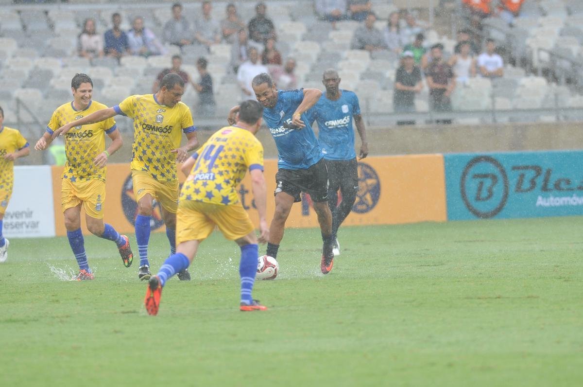 Fotos do 'Game of Dreams', jogo festivo dos Amigos do Ronaldinho contra os Amigos do Penta