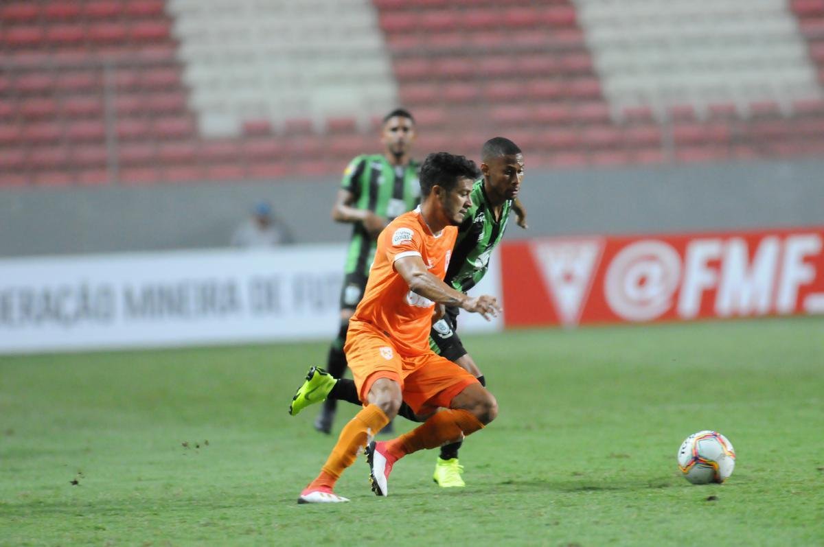 Com gols de Felipe Augusto e Al, Amrica venceu Coimbra por 2 a 0, nesta segunda-feira, no Independncia, pela sexta rodada do Campeonato Mineiro