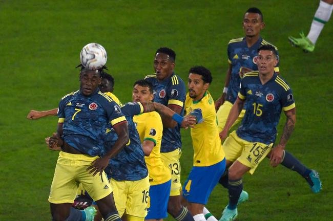 Brasil e Colmbia se enfrentaram no Estdio Nilton Santos, pelo Grupo B da Copa Amrica 